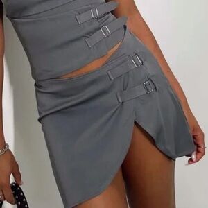 Princess Polly Charcoal Gray Buckled Skiet